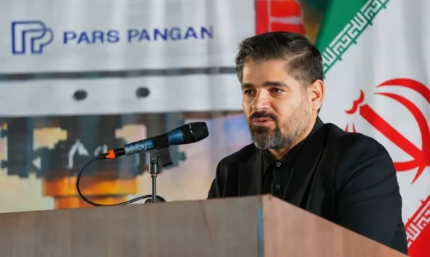 دکتر یونس نظری مدیرعامل پارس پنگان، از عبورِ تکنولوژیک از سدِ تحریم‌ها در قلبِ میدان گازی تابناک می‌گوید؛  میدان گازی تابناک؛ شاهکار مهندسی ایران در دل تحریم‌ها