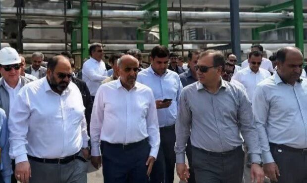 آغاز فصل نو در مجتمع پتروشیمی مهر؛ وزیر کار در بازدید از «پلی‌اتیلن سنگین مهر»: موانع حقوقی رفع شد/ بازگشت کارکنان به چرخه تولید از هفته آینده